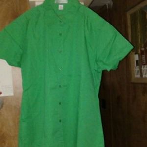 PORT AUTHORITY LADIES BLOUSE. SIZE XL.
